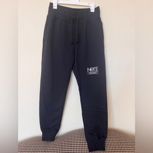 Nike black medium sweatpants